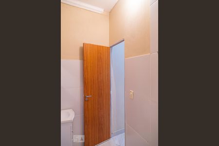 Banheiro Social de kitnet/studio para alugar com 1 quarto, 30m² em Santa Efigênia, Belo Horizonte