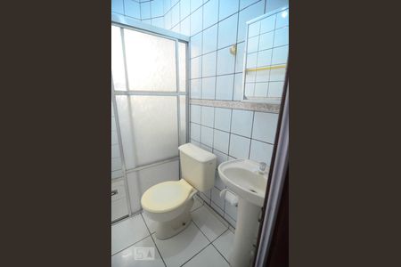 Banheiro de apartamento para alugar com 1 quarto, 30m² em São José, Canoas