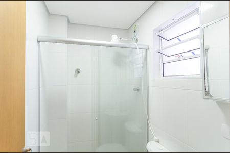 Banheiro de kitnet/studio para alugar com 1 quarto, 18m² em Saúde, São Paulo