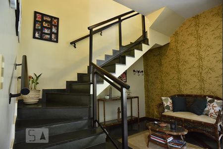 Escada de casa de condomínio à venda com 4 quartos, 330m² em Anil, Rio de Janeiro