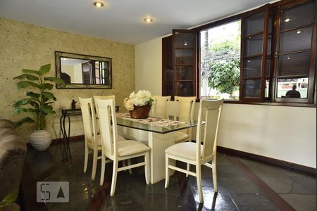 Sala de casa de condomínio à venda com 4 quartos, 330m² em Anil, Rio de Janeiro
