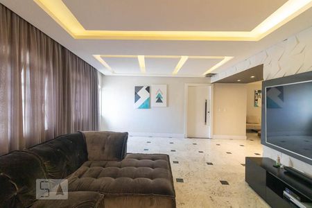 Sala de TV de casa à venda com 4 quartos, 480m² em Vila Camilopolis, Santo André