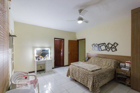 Suíte 1 (2º andar) de casa de condomínio à venda com 3 quartos, 297m² em Taquara, Rio de Janeiro