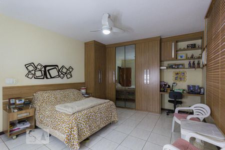 Suíte 1 (2º andar) de casa de condomínio à venda com 3 quartos, 297m² em Taquara, Rio de Janeiro