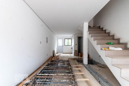 Sala de Estar de casa de condomínio para alugar com 2 quartos, 120m² em Teresópolis, Porto Alegre