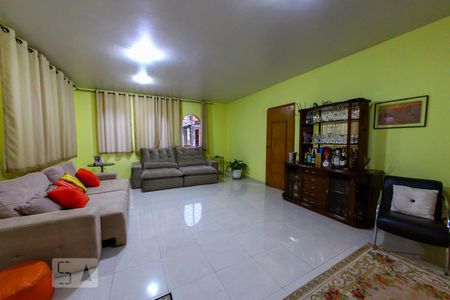 Sala de casa à venda com 5 quartos, 300m² em Vila Galvão, Guarulhos