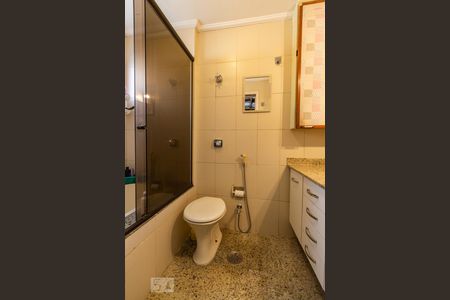 Apartamento à venda com 140m², 3 quartos e 3 vagas Apartamento à venda com 140m², 3 quartos e 3 vagasBanheiro da Suíte