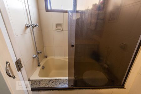 Apartamento à venda com 140m², 3 quartos e 3 vagas Apartamento à venda com 140m², 3 quartos e 3 vagasBanheiro da Suíte