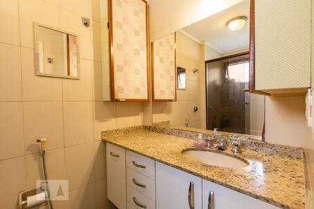 Apartamento à venda com 140m², 3 quartos e 3 vagas Apartamento à venda com 140m², 3 quartos e 3 vagasBanheiro da Suíte