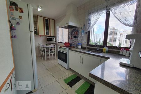 Apartamento à venda com 140m², 3 quartos e 3 vagas Apartamento à venda com 140m², 3 quartos e 3 vagasCozinha