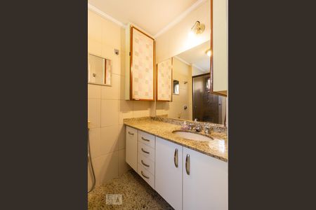 Apartamento à venda com 140m², 3 quartos e 3 vagas Apartamento à venda com 140m², 3 quartos e 3 vagasBanheiro da Suíte