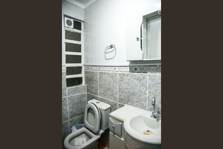 Banheiro de apartamento à venda com 2 quartos, 49m² em Santa Tereza, Porto Alegre