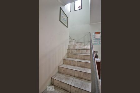 Escadas de casa para alugar com 3 quartos, 190m² em Jardim América, Taboão da Serra