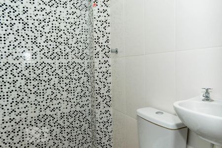 Banheiro de apartamento para alugar com 2 quartos, 32m² em Pari, São Paulo