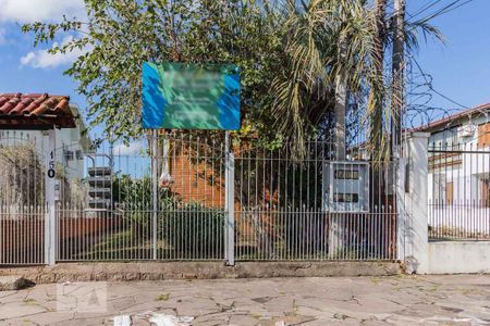 Fachada de casa de condomínio à venda com 1 quarto, 40m² em São José, Porto Alegre