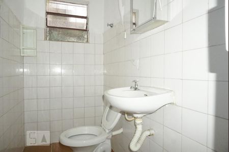 Banheiro de casa para alugar com 1 quarto, 35m² em Jardim de Lorenzo, São Paulo