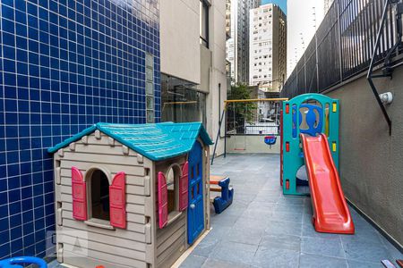 Apartamento à venda com 172m², 4 quartos e 3 vagas Apartamento à venda com 172m², 4 quartos e 3 vagasÁrea Comum - Playground