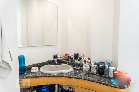 Apartamento à venda com 172m², 4 quartos e 3 vagas Apartamento à venda com 172m², 4 quartos e 3 vagasBanheiro da Suíte 2