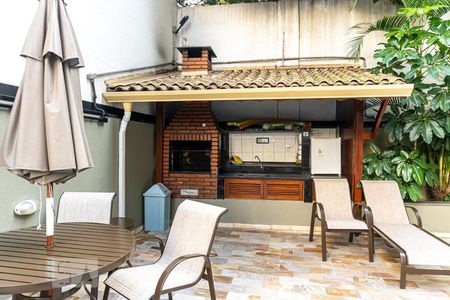 Apartamento à venda com 172m², 4 quartos e 3 vagas Apartamento à venda com 172m², 4 quartos e 3 vagasÁrea Comum - Churrasqueira