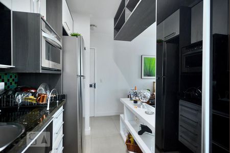 Cozinha de apartamento à venda com 2 quartos, 67m² em Água Branca, São Paulo