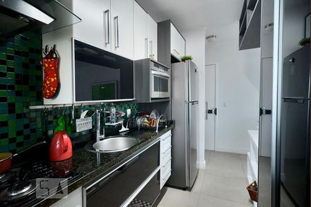 Cozinha de apartamento à venda com 2 quartos, 67m² em Água Branca, São Paulo