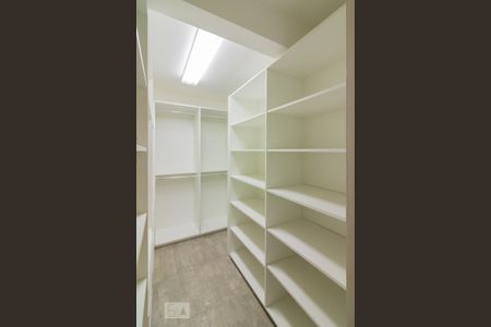 Closet Suíte de apartamento à venda com 1 quarto, 80m² em Vila Nova Conceição, São Paulo