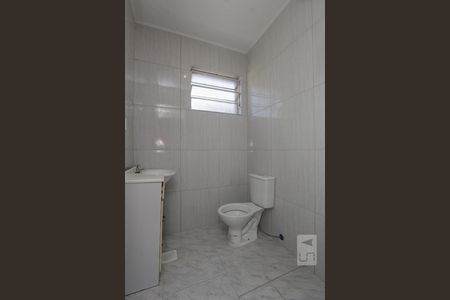 Banheiro de apartamento para alugar com 1 quarto, 56m² em Rubem Berta, Porto Alegre