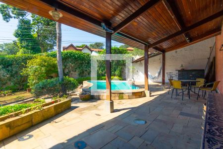 Casa à venda com 608m², 3 quartos e 6 vagas Casa à venda com 608m², 3 quartos e 6 vagasPiscina