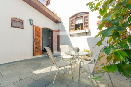 Casa à venda com 608m², 3 quartos e 6 vagas Casa à venda com 608m², 3 quartos e 6 vagasÁrea externa