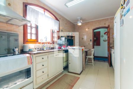 Casa à venda com 608m², 3 quartos e 6 vagas Casa à venda com 608m², 3 quartos e 6 vagasCozinha