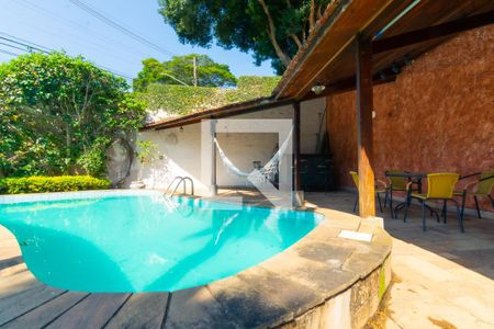 Casa à venda com 608m², 3 quartos e 6 vagas Casa à venda com 608m², 3 quartos e 6 vagasPiscina