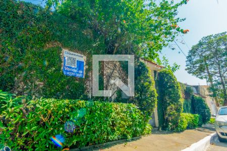 Casa à venda com 608m², 3 quartos e 6 vagas Casa à venda com 608m², 3 quartos e 6 vagasFachada