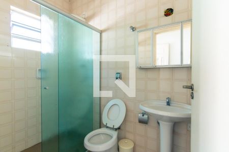 Casa à venda com 608m², 3 quartos e 6 vagas Casa à venda com 608m², 3 quartos e 6 vagasBanheiro de serviço