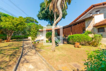 Casa à venda com 608m², 3 quartos e 6 vagas Casa à venda com 608m², 3 quartos e 6 vagasJardim