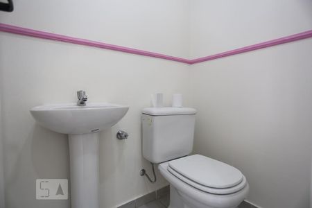 Lavabo de casa de condomínio para alugar com 3 quartos, 130m² em Vila São Silvestre, São Paulo