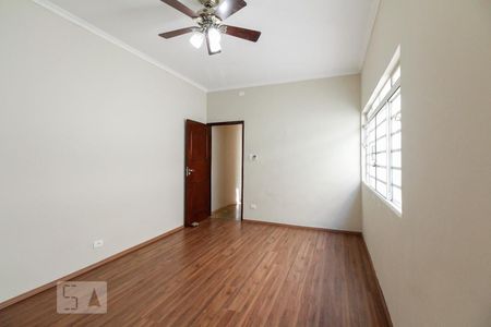 Sala de TV de casa à venda com 4 quartos, 250m² em Vila Bertioga, São Paulo