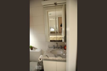 Banheiro Suite de apartamento à venda com 2 quartos, 59m² em Menino Deus, Porto Alegre