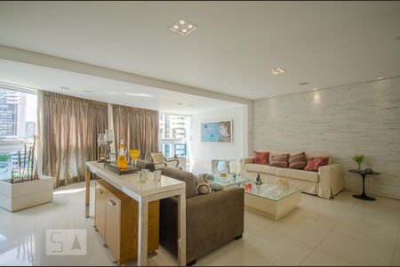 Sala de Estar de apartamento para alugar com 3 quartos, 196m² em Pituba, Salvador
