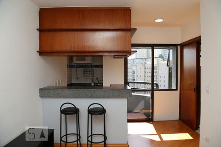 Sala/Cozinha de apartamento à venda com 1 quarto, 30m² em Vila Suzana, São Paulo