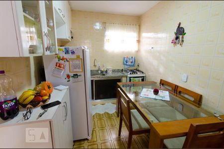 Cozinha de apartamento para alugar com 2 quartos, 48m² em Conjunto Habitacional Padre Manoel da Nóbrega, São Paulo