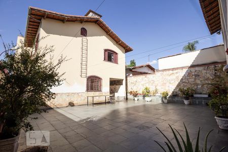 Quintal de casa à venda com 4 quartos, 360m² em Vila Cloris, Belo Horizonte