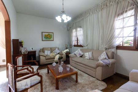 Sala de casa à venda com 4 quartos, 360m² em Vila Cloris, Belo Horizonte