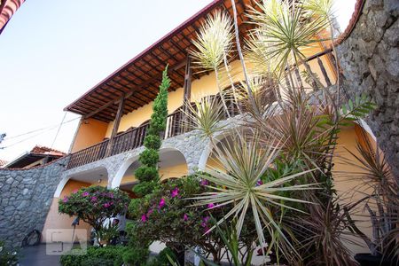 Fachada de casa à venda com 4 quartos, 360m² em Vila Cloris, Belo Horizonte