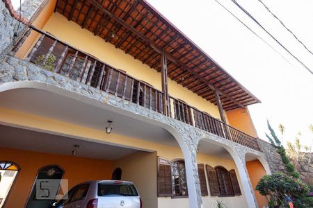 Fachada de casa à venda com 4 quartos, 360m² em Vila Cloris, Belo Horizonte