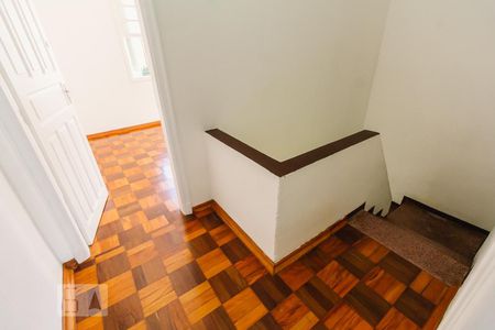 Escada de casa para alugar com 2 quartos, 90m² em Santana, São Paulo