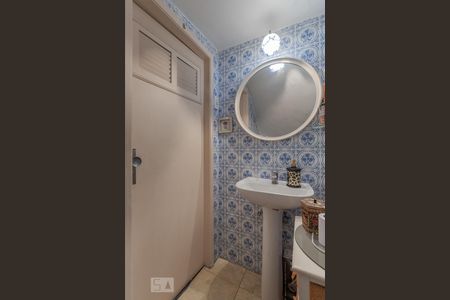 Lavabo de casa à venda com 3 quartos, 147m² em Auxiliadora, Porto Alegre