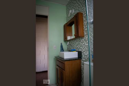 Banheiro de apartamento à venda com 1 quarto, 42m² em Vila Nova, Porto Alegre