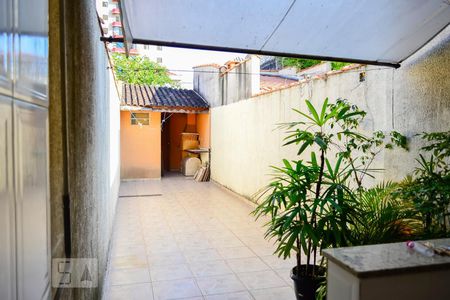 Quintal Fundos de casa à venda com 4 quartos, 140m² em Vila Nova Savoia, São Paulo