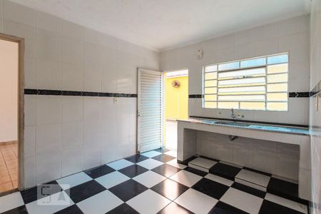Cozinha  de casa para alugar com 1 quarto, 50m² em Vila Cleonice, São Paulo