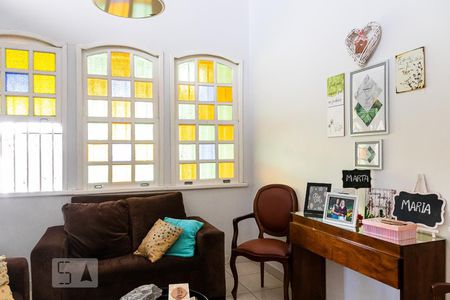 Sala 1 de casa à venda com 4 quartos, 150m² em Ouro Preto, Belo Horizonte
